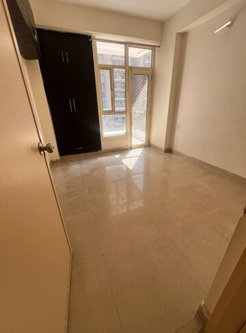 Room in 2 BHK Apartment at Radicon Vedantam, Sector 16c Greater Noida – for Rent