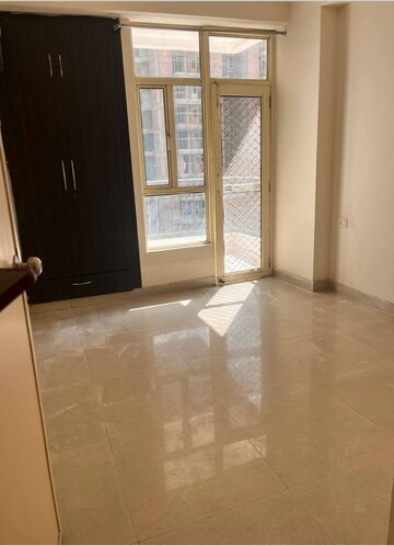 Room in 2 BHK Apartment at Radicon Vedantam, Sector 16c Greater Noida – for Rent