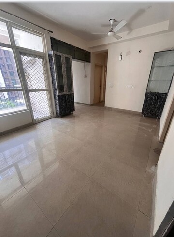 Room in 2 BHK Apartment at Radicon Vedantam, Sector 16c Greater Noida – for Rent