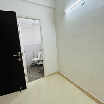 Room in 3.5 BHK Apartment at Sector 63 – for Rent