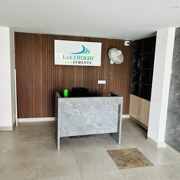 Living Room in 3.5 BHK Apartment at Sector 63 – for Rent
