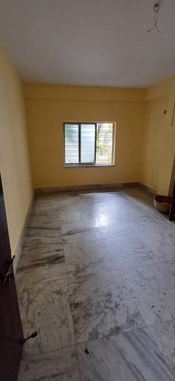 Room in 2.5 BHK Apartment at DS Nirman, Keshtopur – for Sale