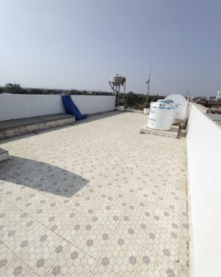 Terrace, vaishali nagar 4 Bedroom 900 Sq.Ft. Villa In Vaishali Nagar Jaipur 8185772