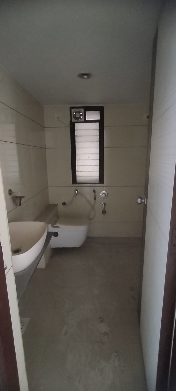 Bathroom, ghod dod road 3.5 Bedroom 2500 Sq.Ft. Apartment In Ghod Dod Road Surat 8185826