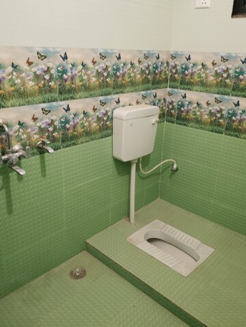 Bathroom in 1.5 BHK Builder Floor at Adil Nagar – for Rent
