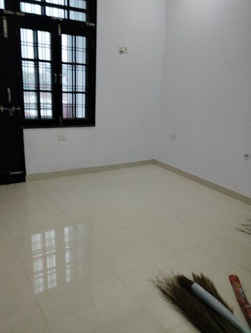 Room in 1.5 BHK Builder Floor at Adil Nagar – for Rent