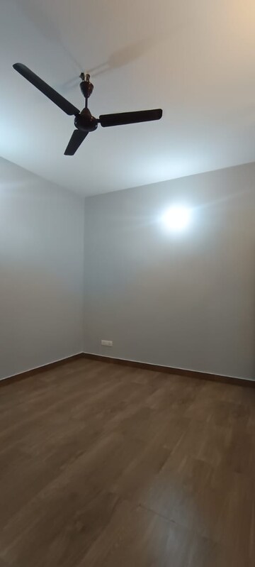 Room in 3 BHK Apartment at Futec Gateway, Sector 75 – for Sale