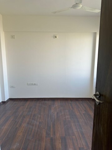 Room in 2 BHK Apartment at Ajmera Casa Vyoma, Vastrapur – for Rent
