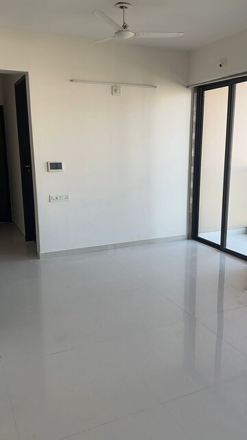 Room in 2 BHK Apartment at Ajmera Casa Vyoma, Vastrapur – for Rent