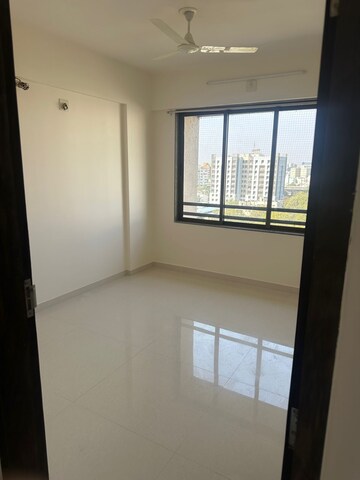 Room in 2 BHK Apartment at Ajmera Casa Vyoma, Vastrapur – for Rent