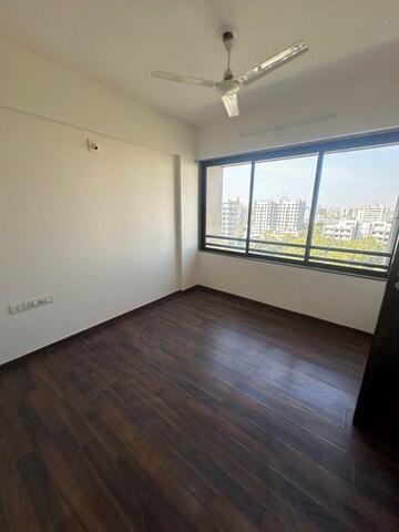 Room in 2 BHK Apartment at Ajmera Casa Vyoma, Vastrapur – for Rent