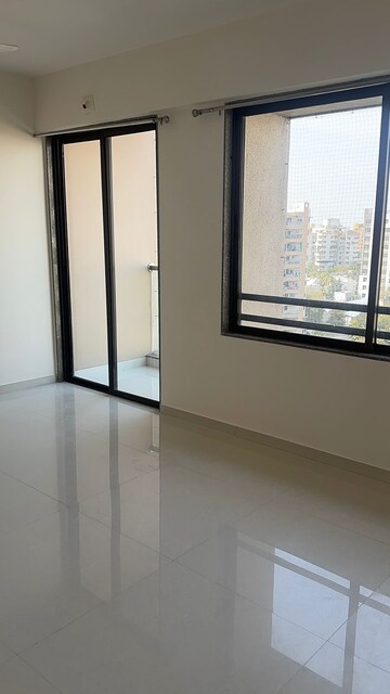 Room in 2 BHK Apartment at Ajmera Casa Vyoma, Vastrapur – for Rent