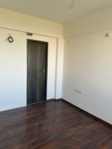 Room in 2 BHK Apartment at Ajmera Casa Vyoma, Vastrapur – for Rent