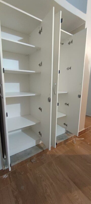 Furnished Amenities in 1.5 BHK Apartment at Sector 82 – for Rent