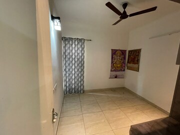 Room in 3 BHK Apartment at Gaur City 2 - 14th Avenue, Sector 16c Greater Noida – for Rent