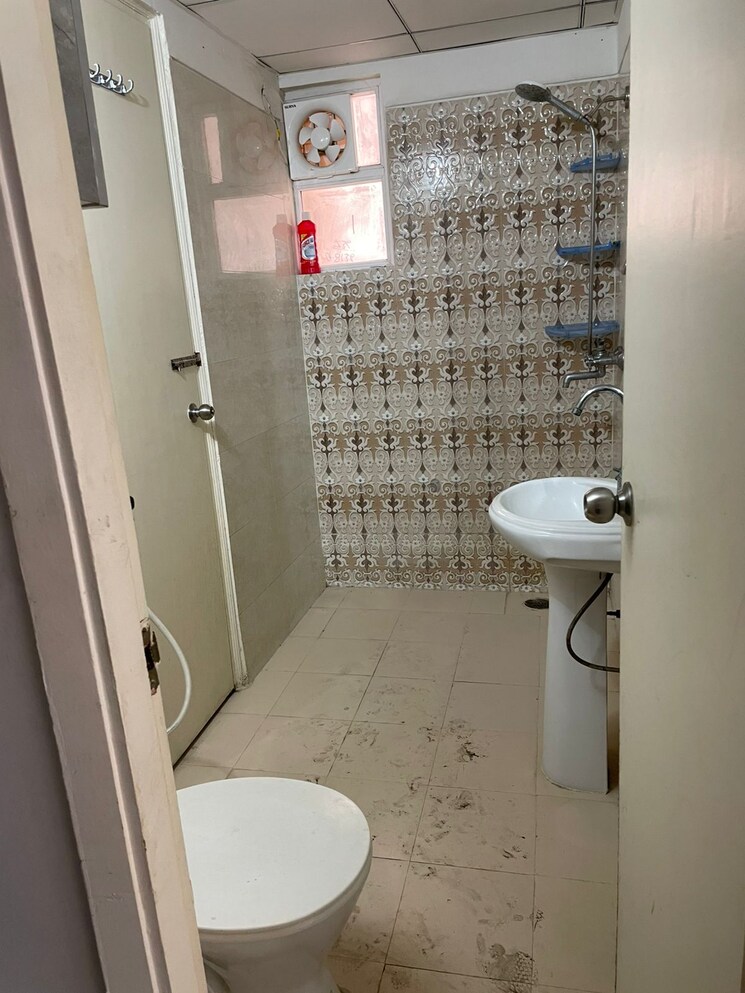 Bathroom, gaur-city-2-14th-avenue 3 Bedroom 1175 Sq.Ft. Apartment In Sector 16c Greater Noida Greater Noida 8185909