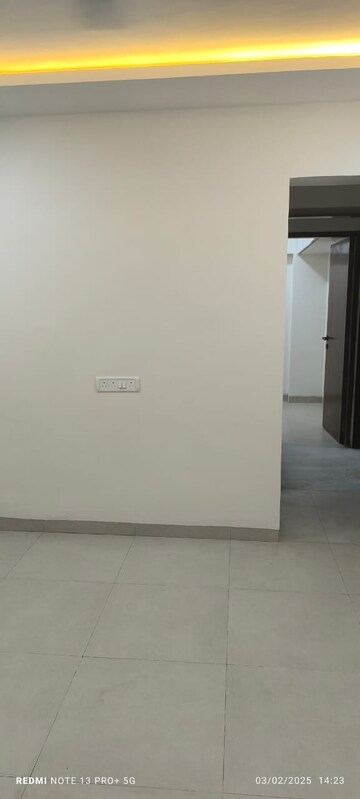 Room in 2 BHK Apartment at Vile Parle West – for Rent