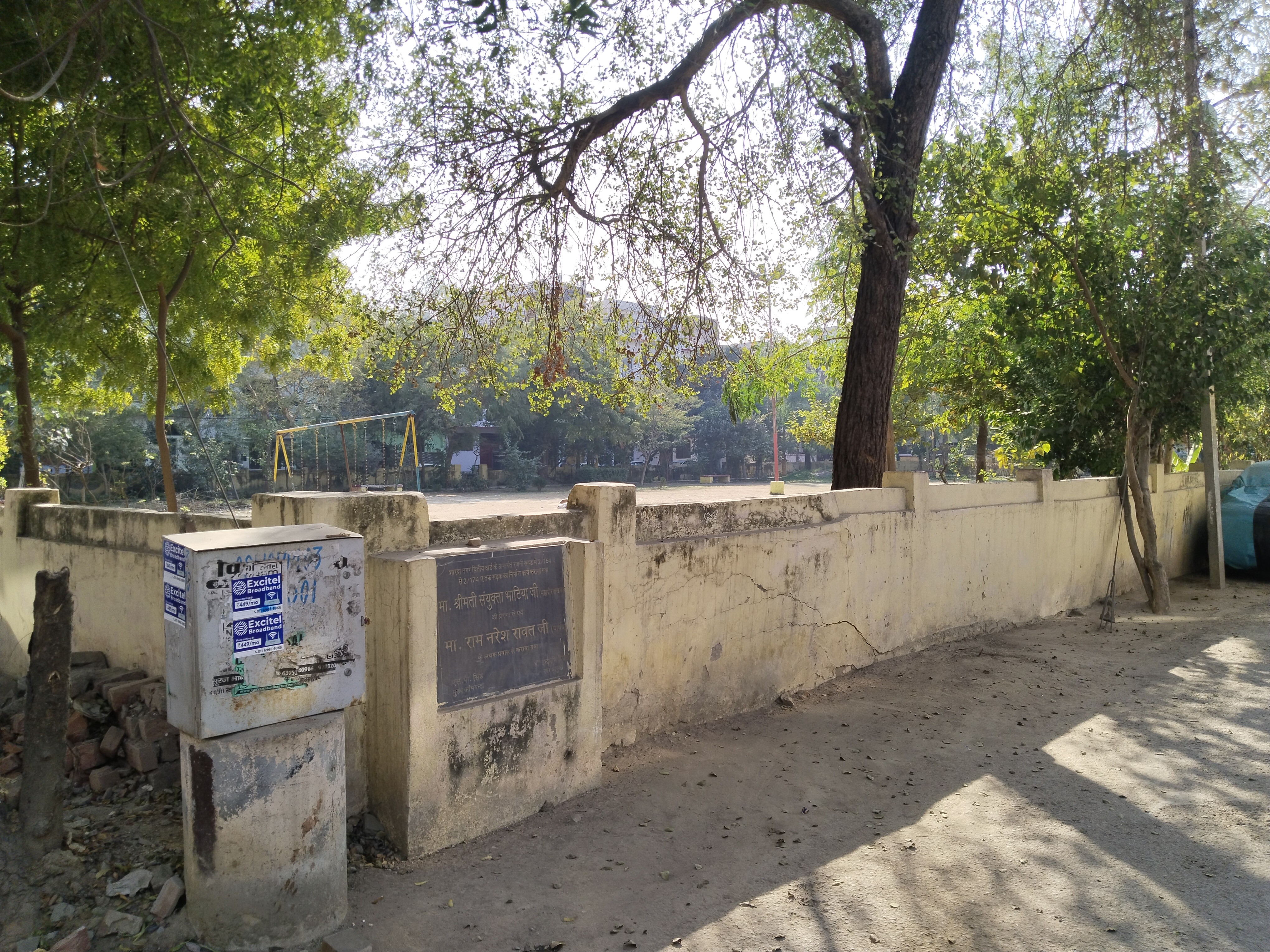 Plot For Sale in Rajni Khand 2 Corner Park