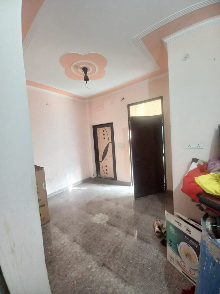 Room, bank enclave 3 Bedroom 80 Sq.Yd. Independent House In Bank Enclave Ghaziabad 8185995