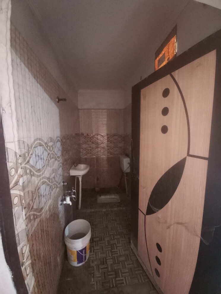 Bathroom, bank enclave 3 Bedroom 80 Sq.Yd. Independent House In Bank Enclave Ghaziabad 8185995