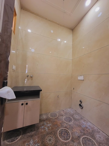 Bathroom in 3 BHK Builder Floor at Sector 35 – for Sale