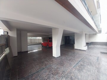 Parking in 4 BHK Builder Floor at Sector 57 – for Sale