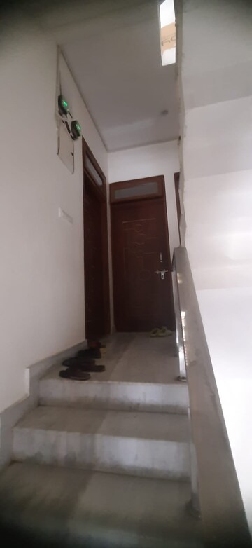 Furnished Amenities in 2 BHK Independent House at Adil Nagar – for Rent