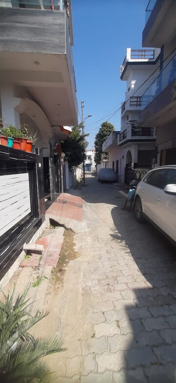 Parking in 2 BHK Independent House at Adil Nagar – for Rent