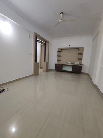 Room in 2 BHK Apartment at Hsr Layout – for Rent