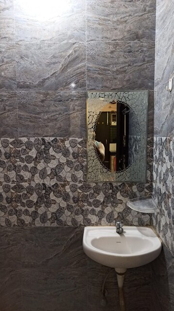 Bathroom in 1 RK Builder Floor at Sector 43 – for Rent