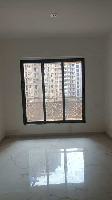 Room in 1 BHK Apartment at Lodha Panacea Phase 2, Dombivli East – for Rent
