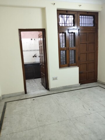 Room in 2 BHK Builder Floor at RWA Apartments Sector 41, Sector 41 – for Rent