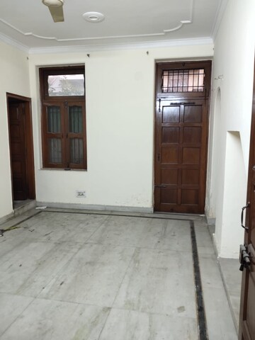 Room in 2 BHK Builder Floor at RWA Apartments Sector 41, Sector 41 – for Rent