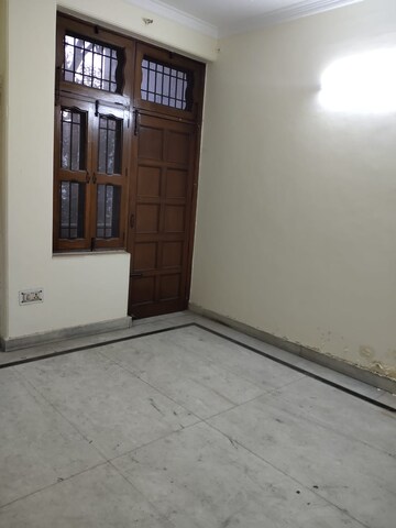 Room in 2 BHK Builder Floor at RWA Apartments Sector 41, Sector 41 – for Rent