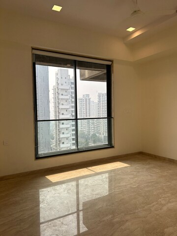 Room in 2 BHK Apartment at Lodha Divino, Matunga East – for Sale