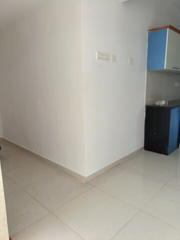 Room in 3 BHK Apartment at Hiranandani Estate, Ghodbunder Road – for Rent