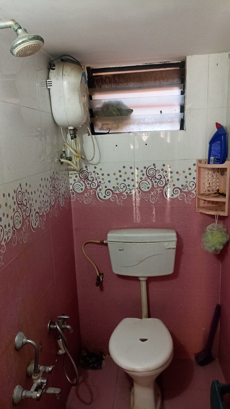 Bathroom, satellite 1 Bedroom 900 Sq.Ft. Villa In Satellite Ahmedabad 8186227