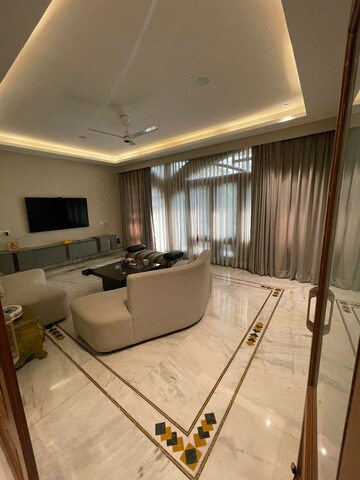 Living Room in 2 BHK Builder Floor at DLF Atria, Dlf Phase ii – for Rent