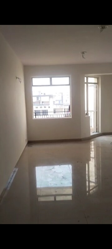 Room in 3 BHK Apartment at Jaypee Greens Kosmos, Sector 134 – for Sale
