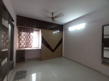 Room in 2 BHK Apartment at Ten Madhapur, Madhapur – for Rent