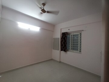 Room in 2 BHK Apartment at Ten Madhapur, Madhapur – for Rent