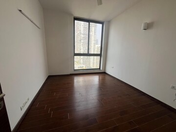 Room in 4 BHK Apartment at M3M Golf Estate, Sector 65 – for Rent