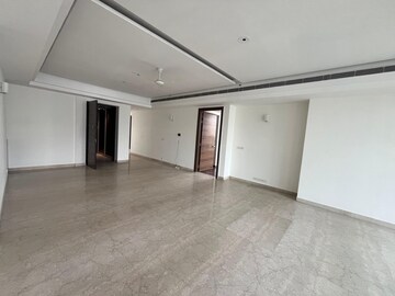 Room in 4 BHK Apartment at M3M Golf Estate, Sector 65 – for Rent