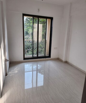 Room in 2 BHK Apartment at Triveni Majesta, Kalyan West – for Rent