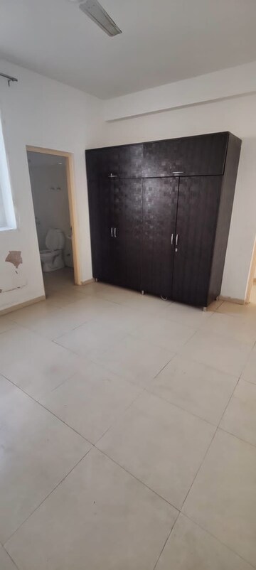 Room in 3 BHK Builder Floor at Vatika India Next Iris Floors, Sector 82 – for Rent