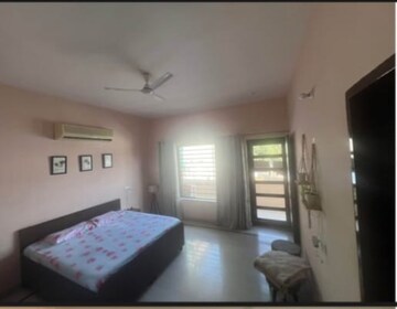 Room in 3.5 BHK Builder Floor at DLF Central Square, New Chandigarh – for Rent