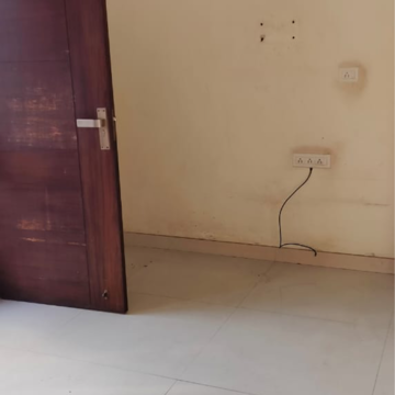 Room in 3 BHK Builder Floor at Janakpuri – for Rent