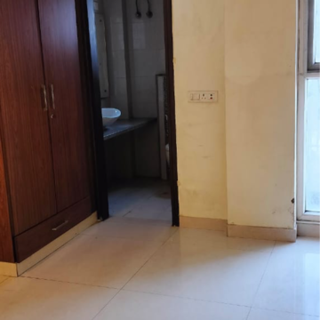 Room in 3 BHK Builder Floor at Janakpuri – for Rent