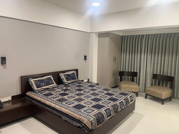 Bedroom in 4 BHK Apartment at Worli Sea Face – for Rent