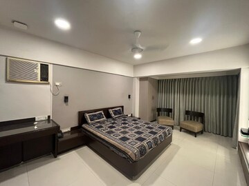 Bedroom in 4 BHK Apartment at Worli Sea Face – for Rent